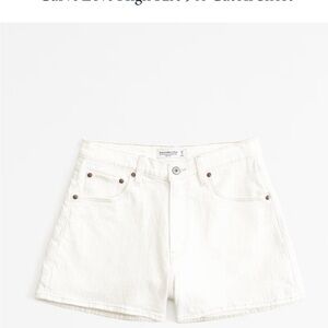 Abercrombie & Fitch The Mom Short, Curve Love. Cream color. Size 29/8.